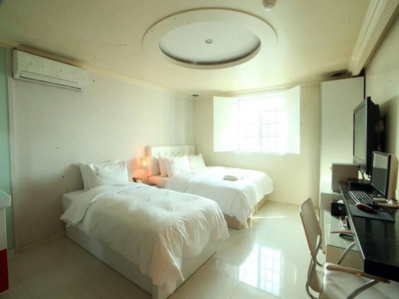Merdi Hotel Suwon Exterior photo